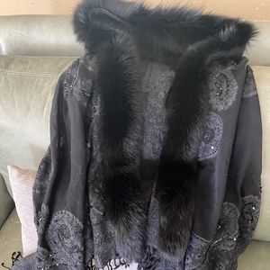 Mitchies Cape with fox fur and embroidery